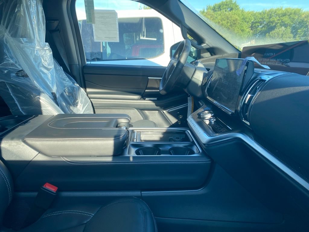 New 2027 Ford Expedition Max Platinum w/ Stealth Appearance Package AWD/4WD image 5
