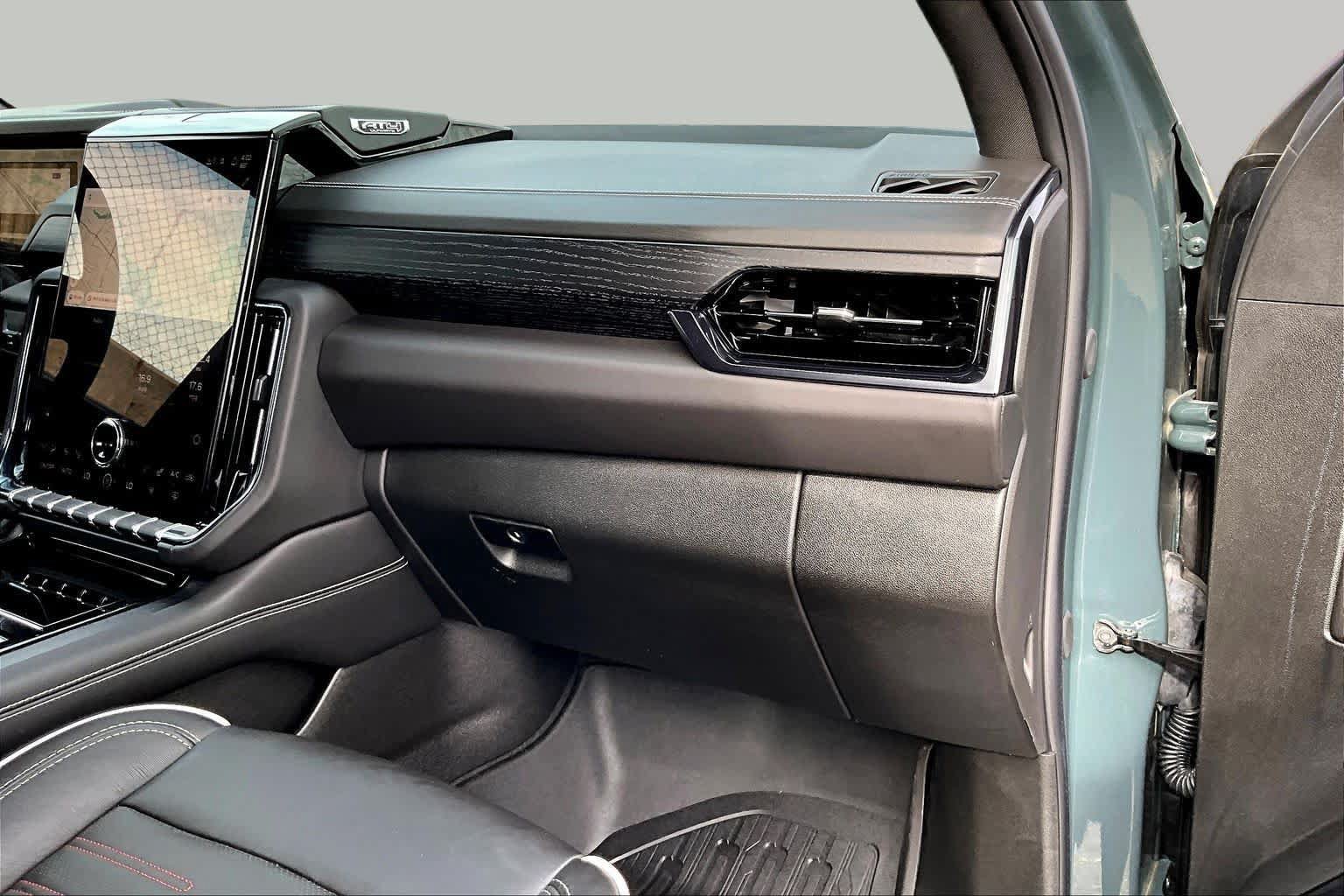 Used 2026 GMC Yukon XL AT4 Ultimate w/ LPO, Floor Liner Package AWD/4WD image 21