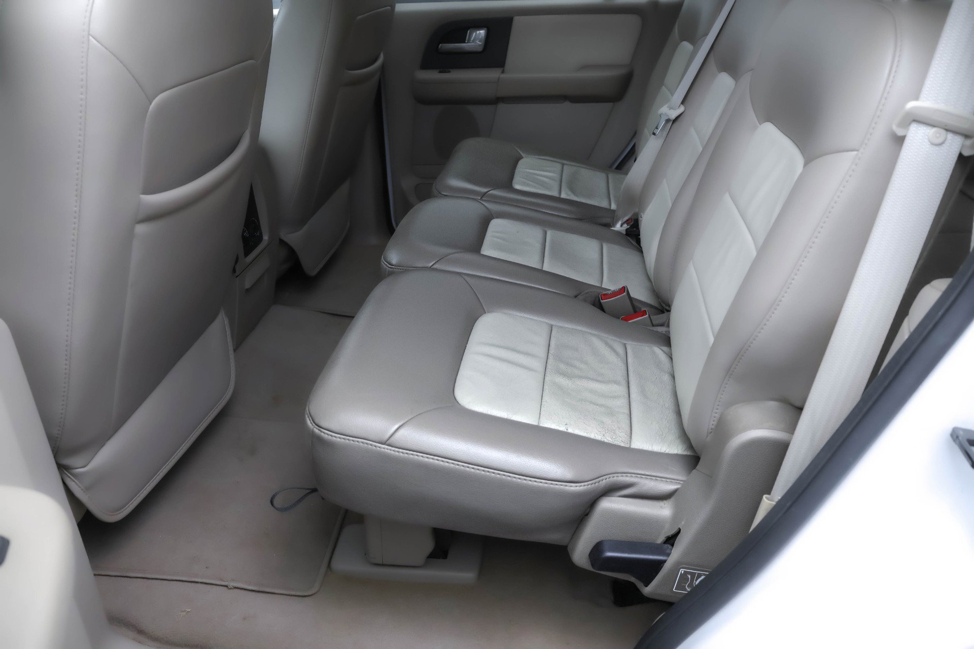 Used 2004 Ford Expedition Eddie Bauer image 6