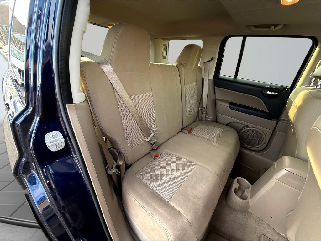 Used 2015 Jeep Patriot Latitude w/ Sun/Sound Group AWD/4WD image 29