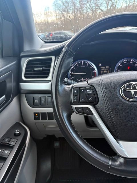 Used 2017 Toyota Highlander XLE image 36