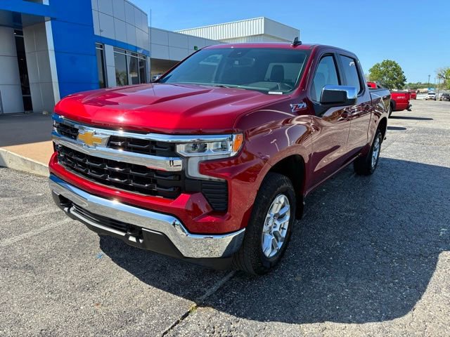 Used 2024 Chevrolet Silverado 1500 LT w/ Z71 Off-Road Package image 2