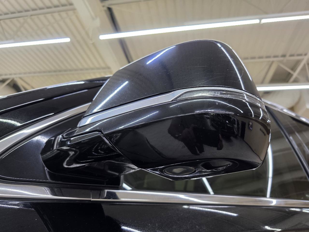 Used 2018 Cadillac Escalade Premium Luxury AWD/4WD image 11