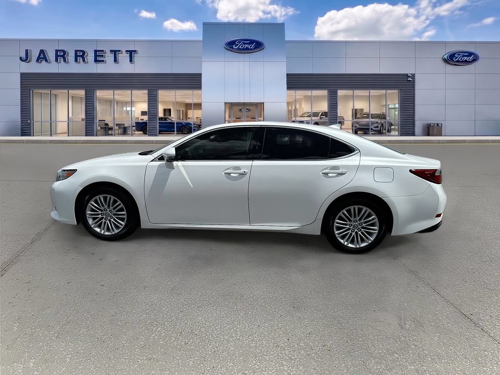 Used 2015 Lexus ES 350 w/ Luxury Package FWD image 4