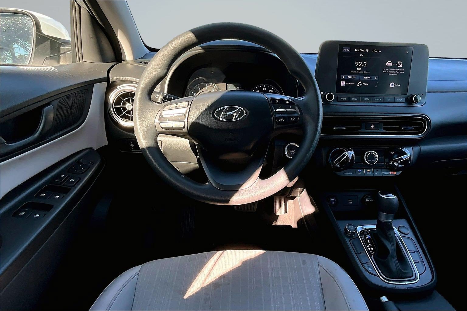 Used 2023 Hyundai Kona SEL FWD image 6