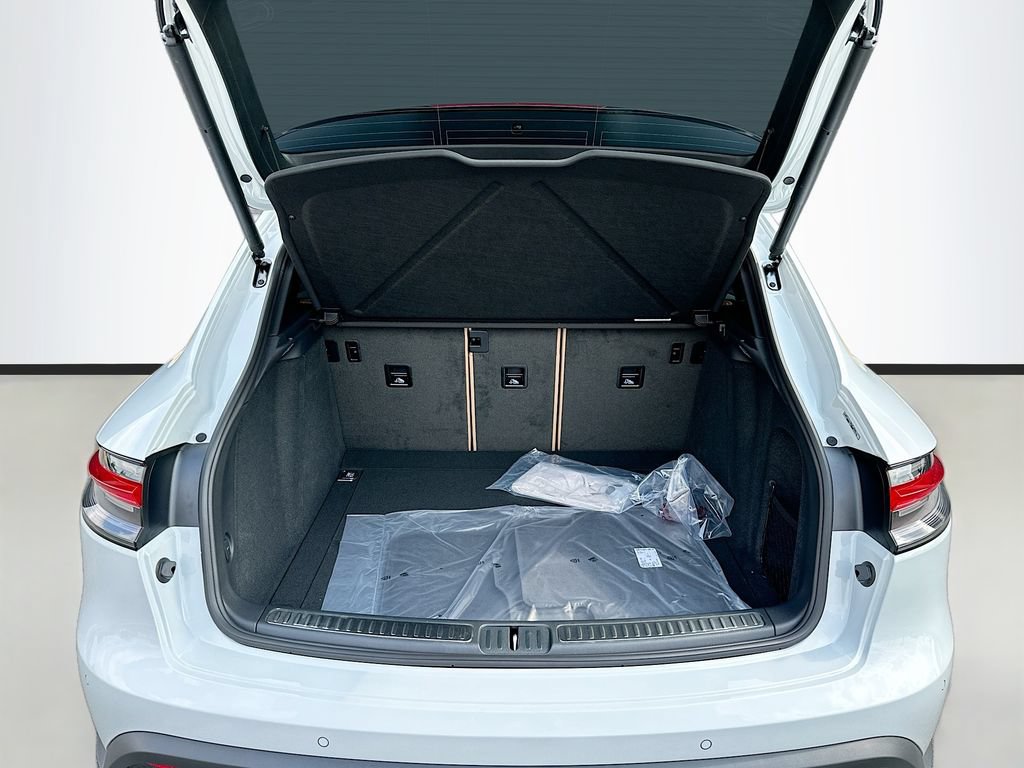 New 2026 Porsche Macan AWD/4WD image 28