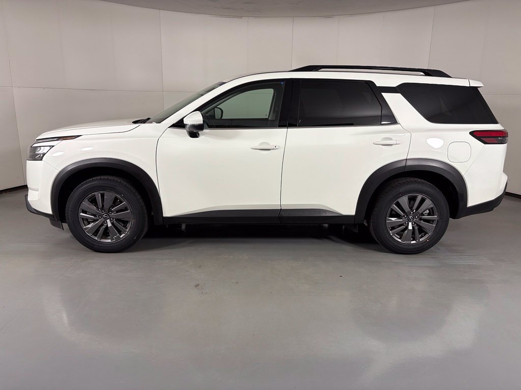 Used 2024 Nissan Pathfinder SV FWD image 5