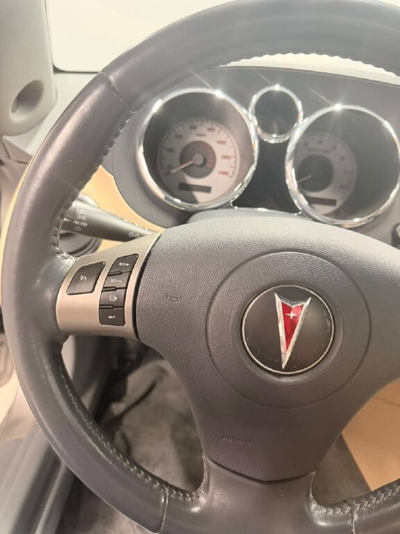 Used 2006 Pontiac Solstice Convertible w/ Premium Package RWD image 22