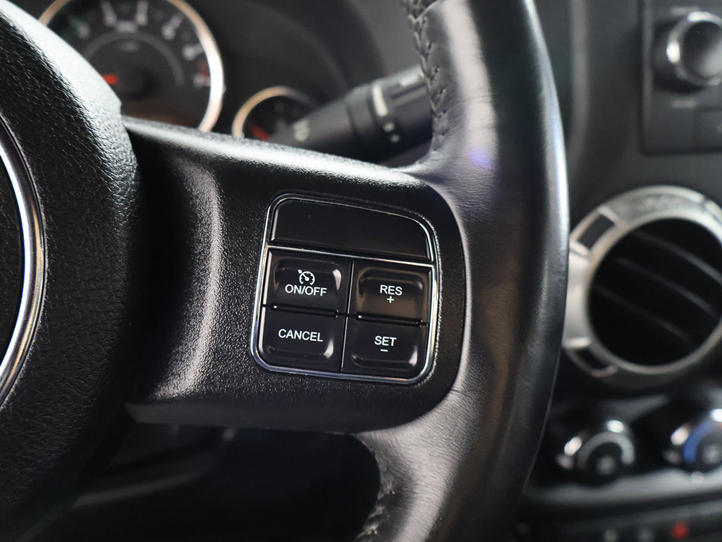 Used 2018 Jeep Wrangler Unlimited Sahara AWD/4WD image 35