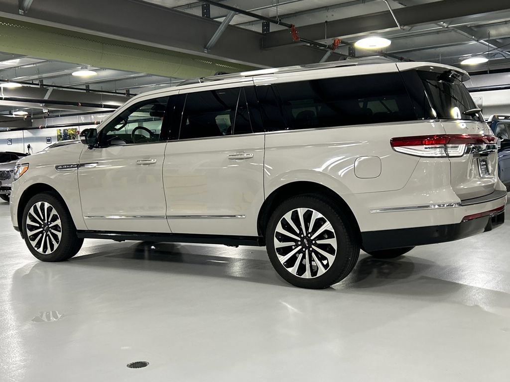 Used 2022 Lincoln Navigator L Reserve AWD/4WD image 4