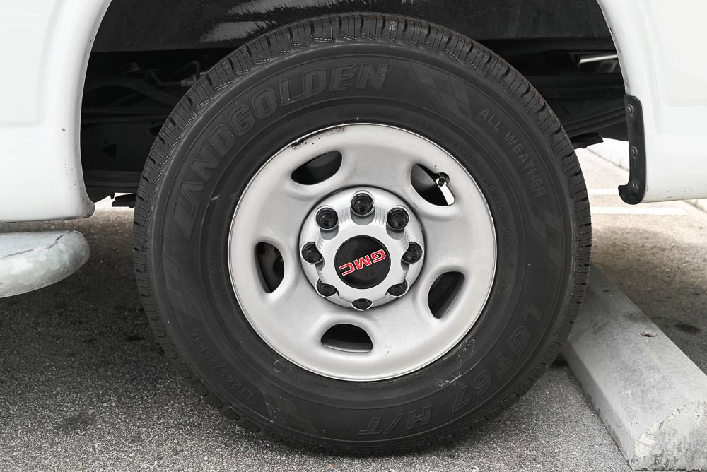 Used 2024 GMC Savana 2500 w/ Driver Convenience Package image 9