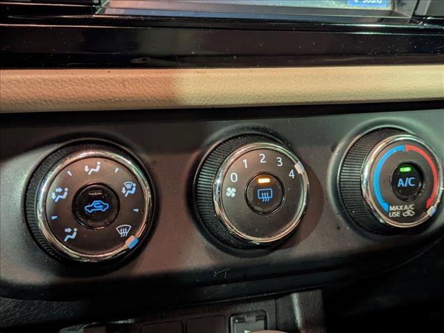 Used 2014 Toyota Corolla LE FWD image 16