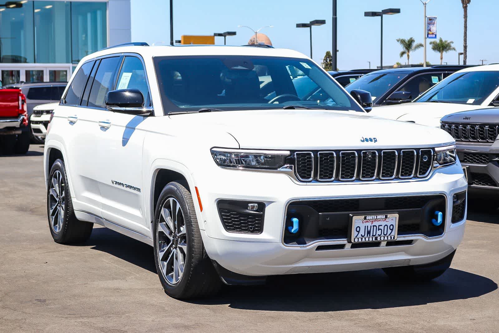 Used 2023 Jeep Grand Cherokee Overland w/ Advanced Protech Group III AWD/4WD image 3