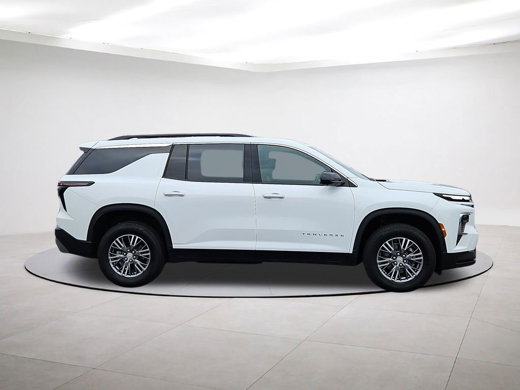 Used 2024 Chevrolet Traverse LT image 8