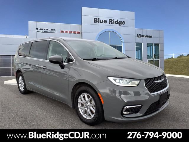 Used 2023 Chrysler Pacifica Touring-L