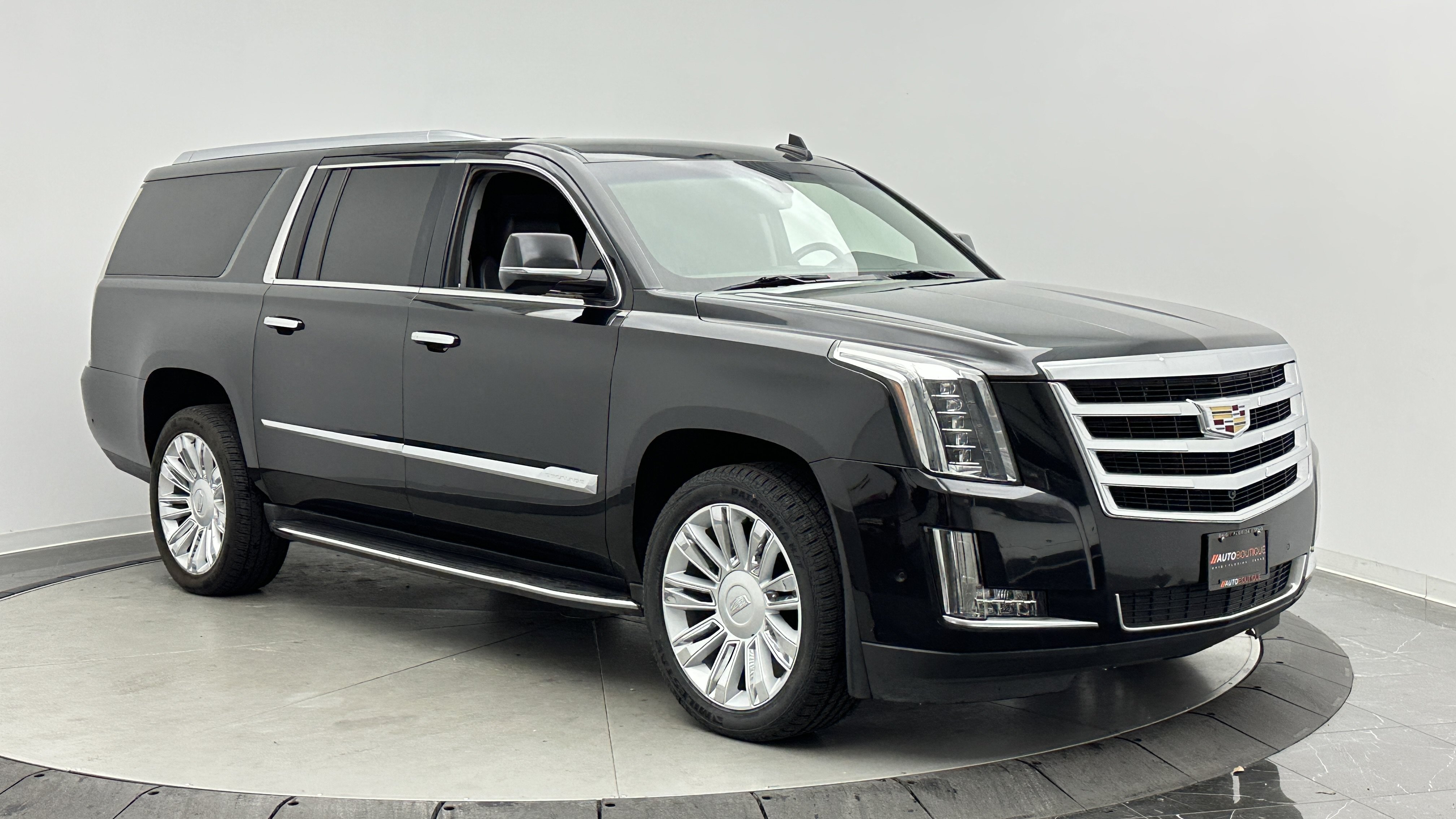 Used 2018 Cadillac Escalade ESV 4WD image 3