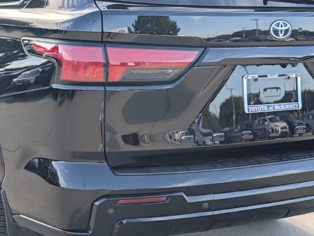 Used 2023 Toyota Sequoia Platinum AWD/4WD image 8