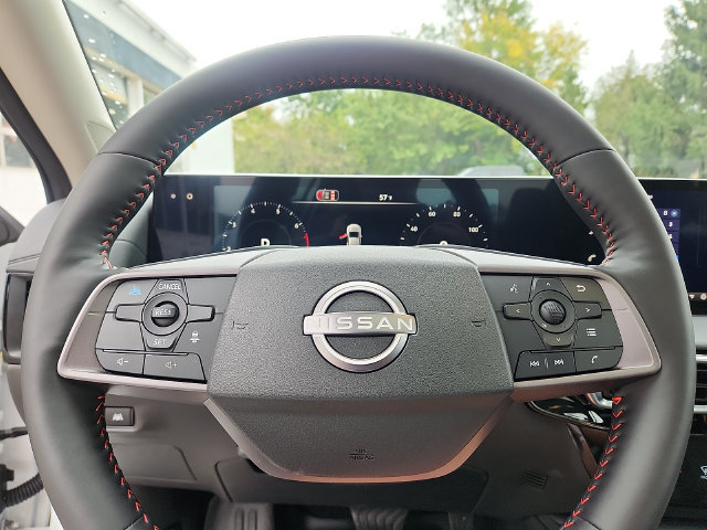Used 2026 Nissan Sentra SR w/ SR Premium Package FWD image 19