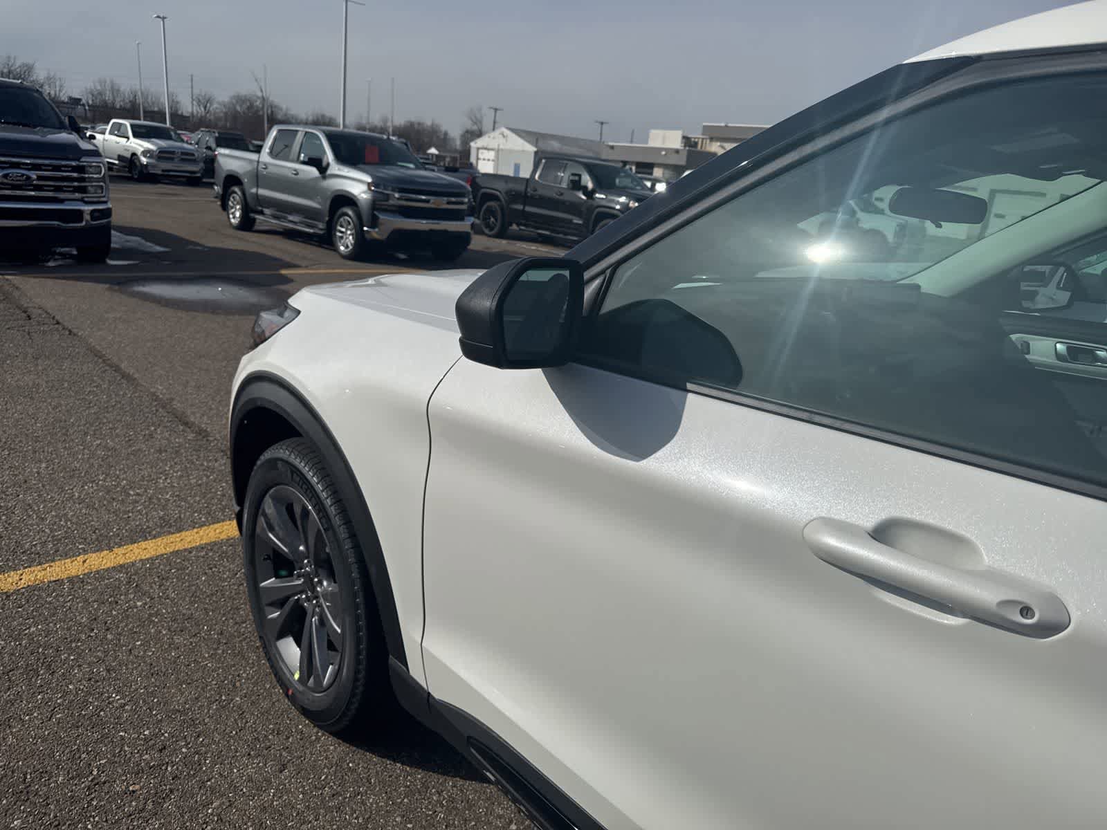 New 2026 Ford Explorer Active w/ Active Comfort Package image 3