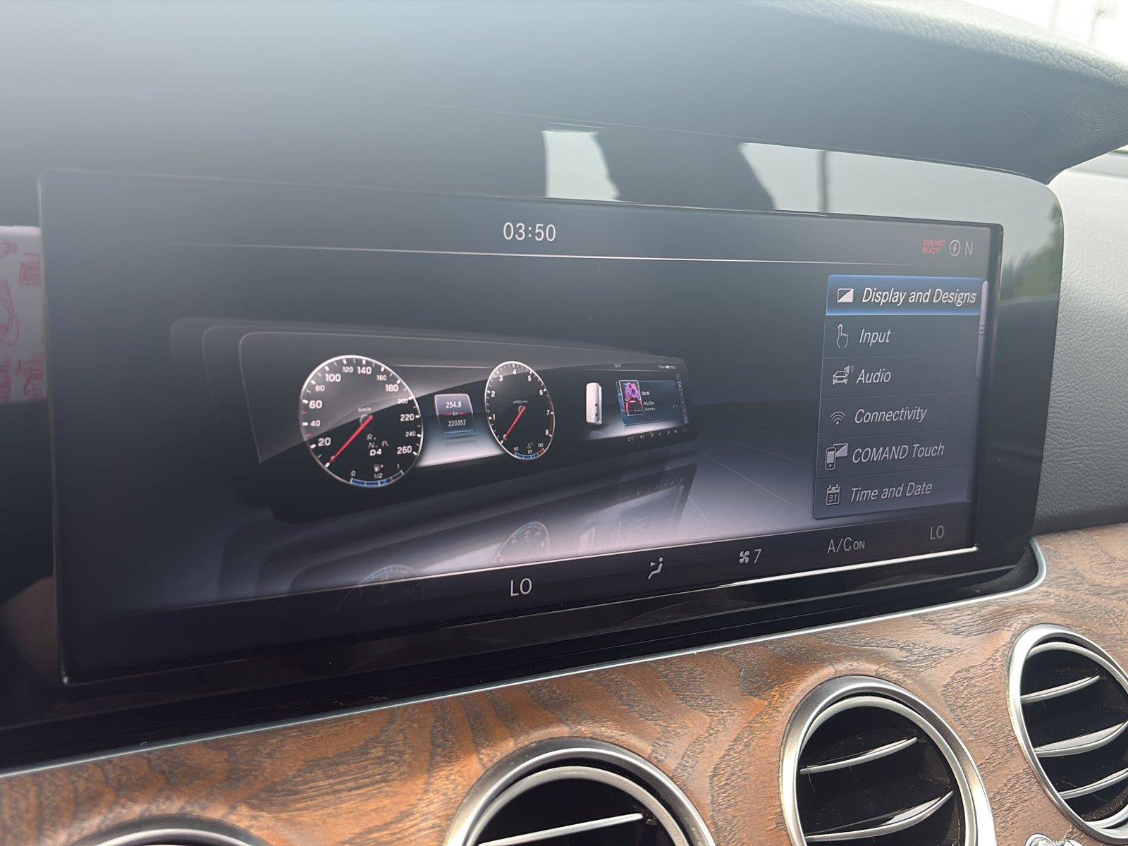 Used 2017 Mercedes-Benz E 400 4MATIC Wagon image 33