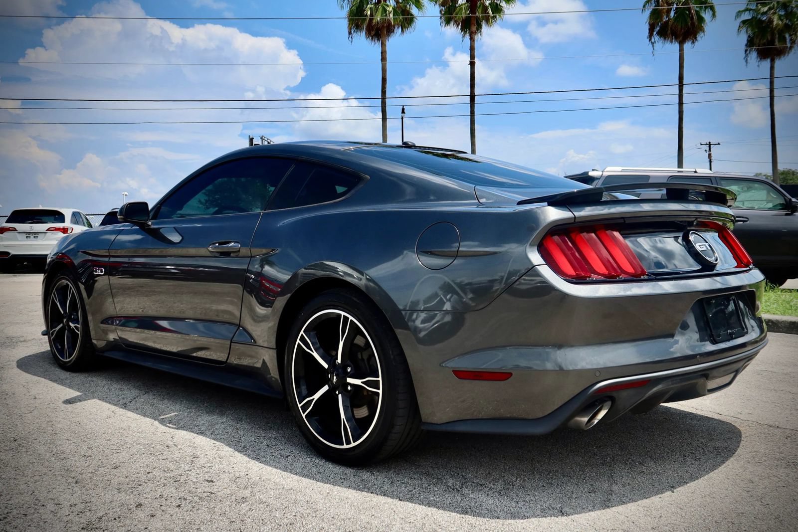 Used 2017 Ford Mustang GT Premium w/ Equipment Group 401A RWD image 4