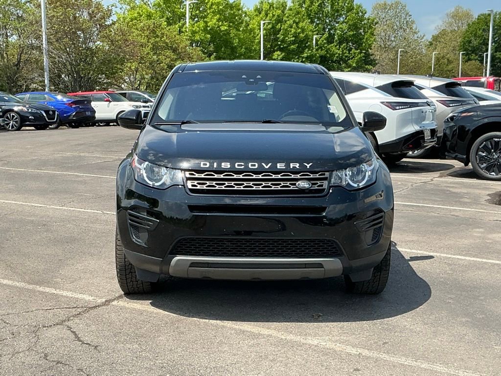Used 2019 Land Rover Discovery Sport SE image 2