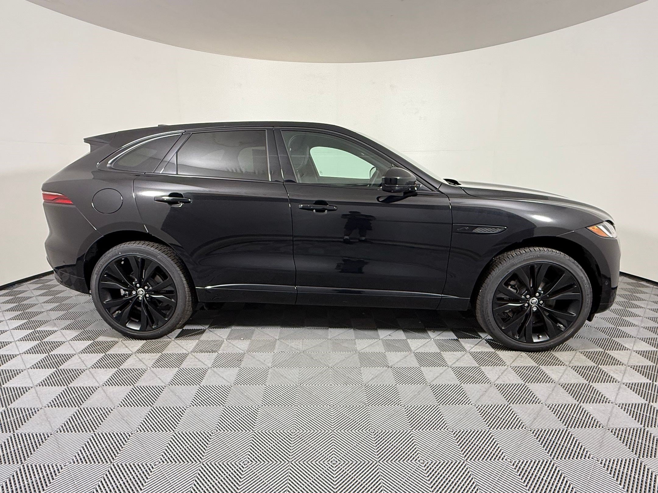 New 2026 Jaguar F-PACE R-Dynamic S AWD/4WD image 8