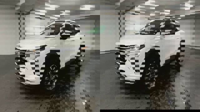 Used 2025 Chevrolet Trax LT w/ LT Convenience Package image 4