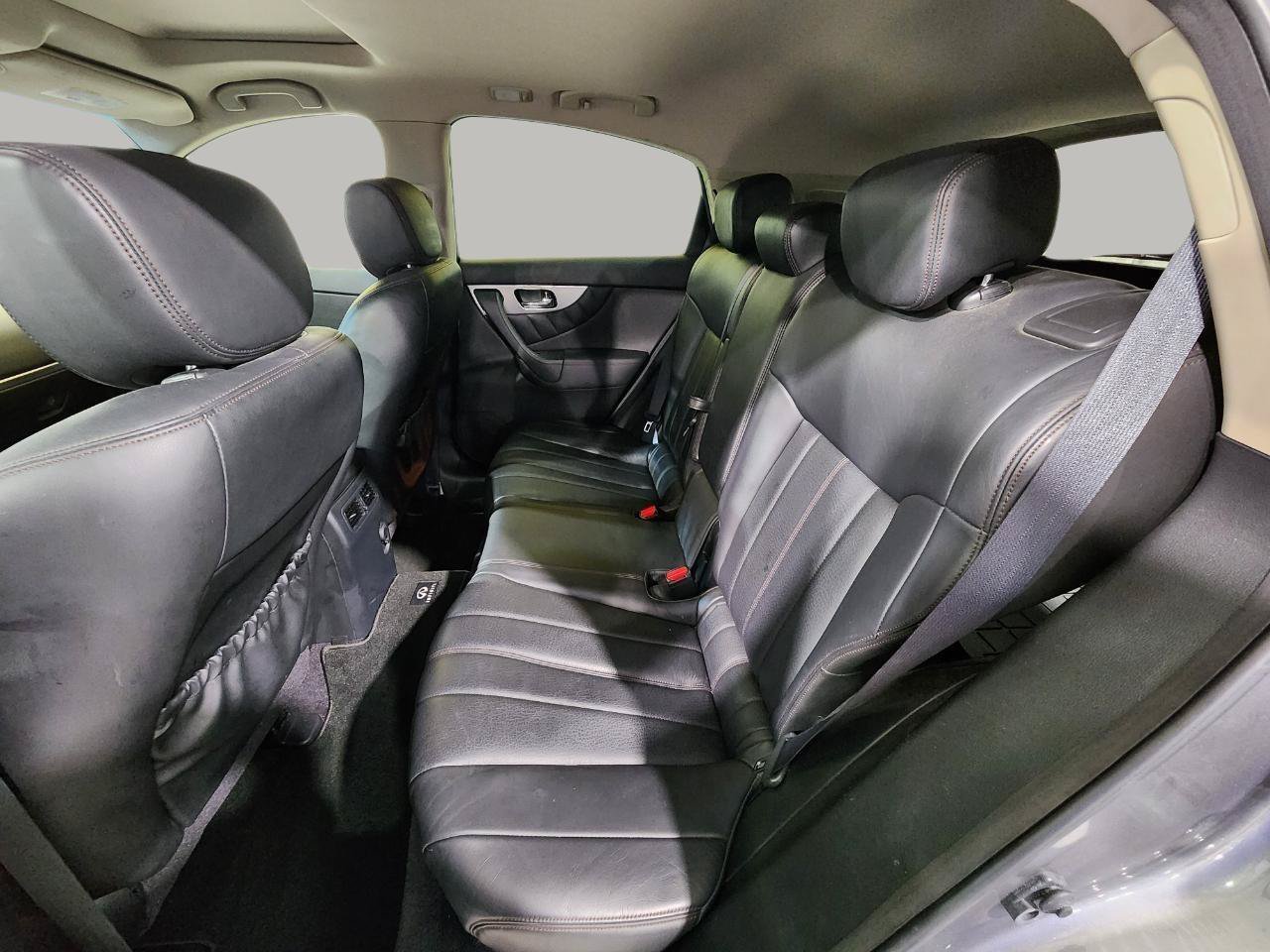 Used 2013 INFINITI FX37 AWD w/ Premium Pkg image 32
