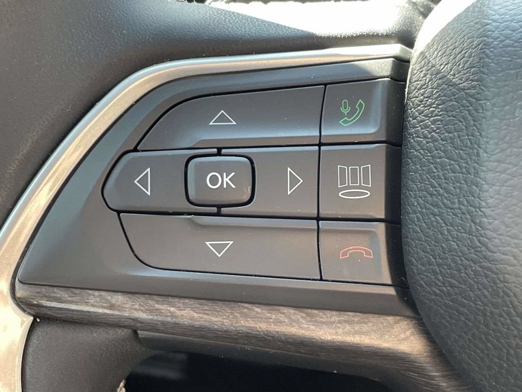 Used 2023 Jeep Grand Cherokee 4WD 4xe image 32