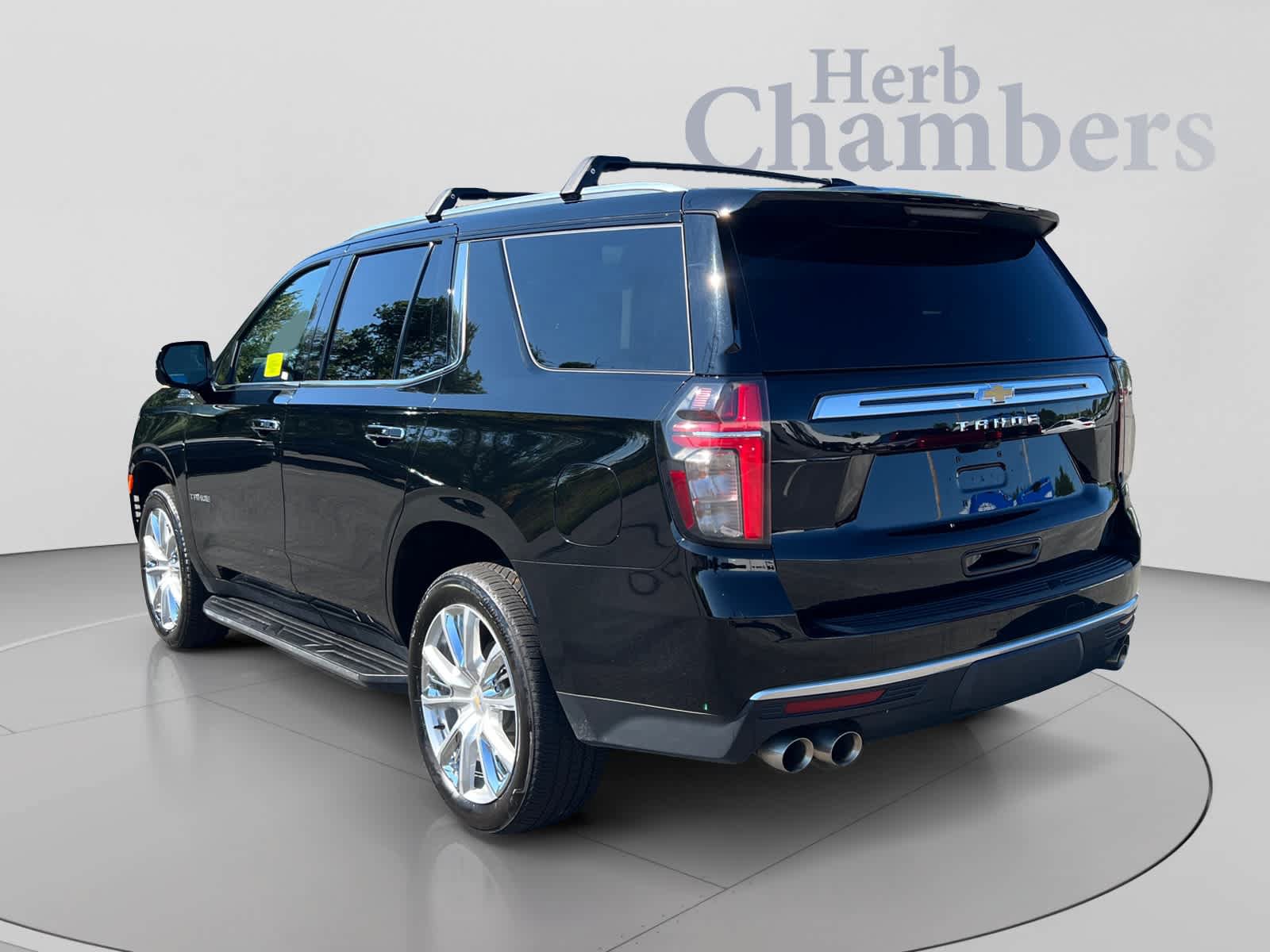 Used 2024 Chevrolet Tahoe High Country AWD/4WD image 3