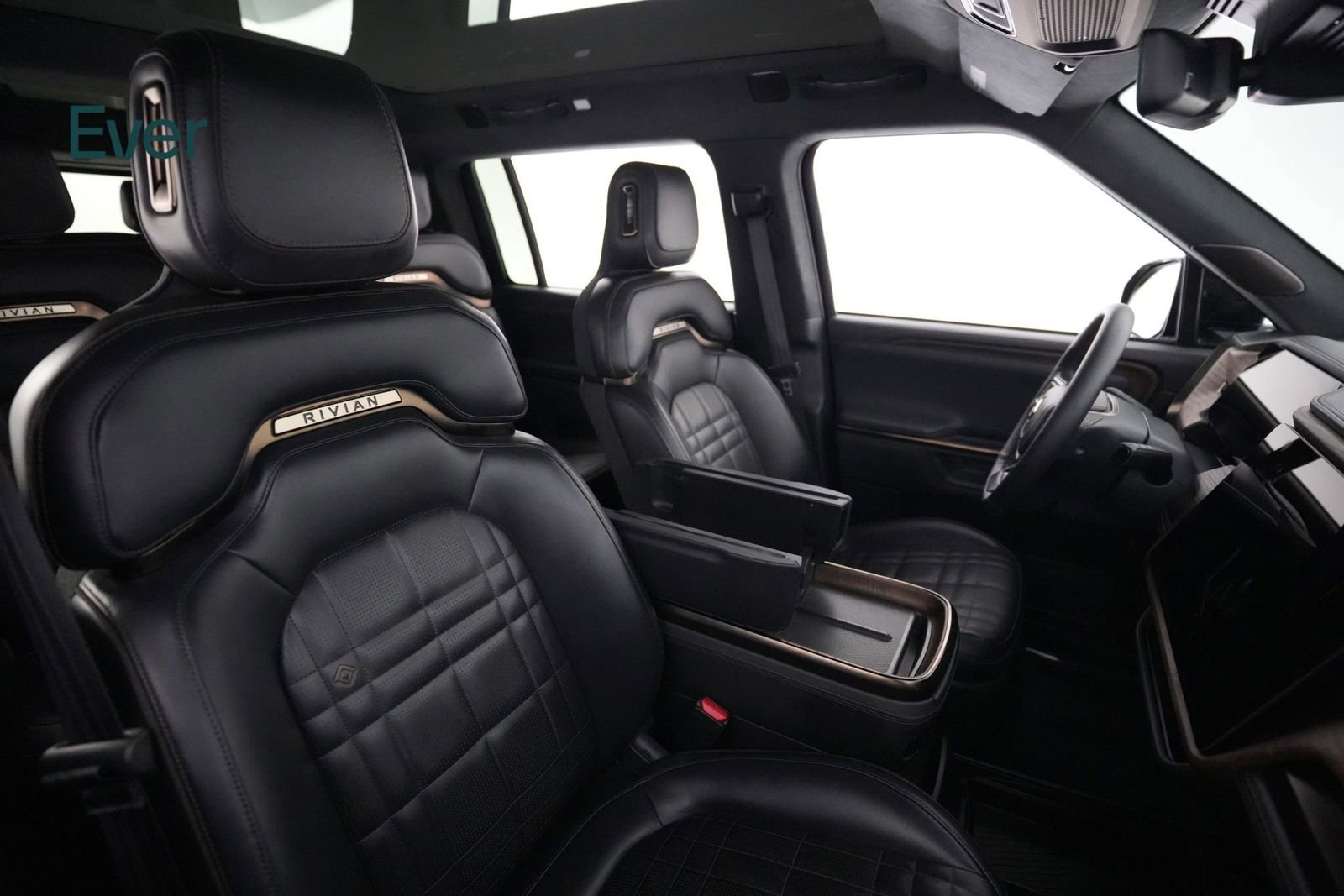 Used 2025 Rivian R1S Premium AWD/4WD image 23