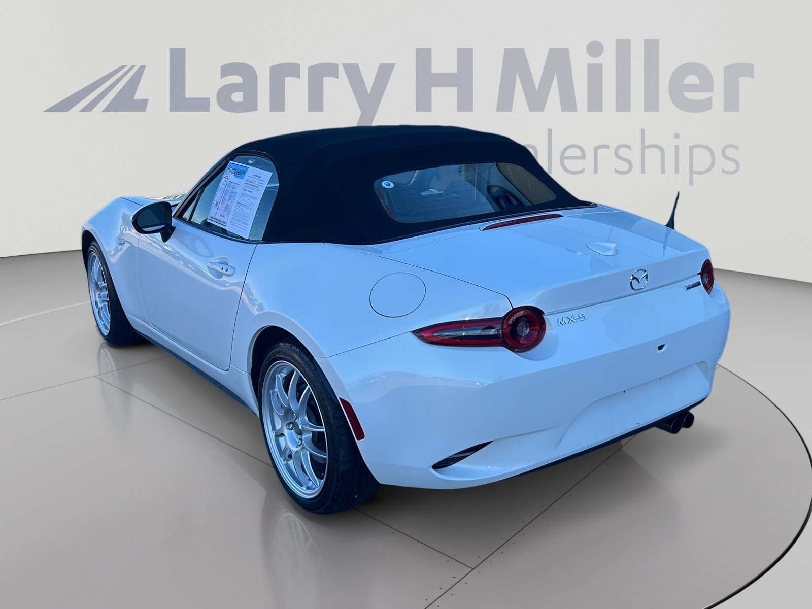 Used 2024 MAZDA MX-5 Miata Grand Touring RWD image 4