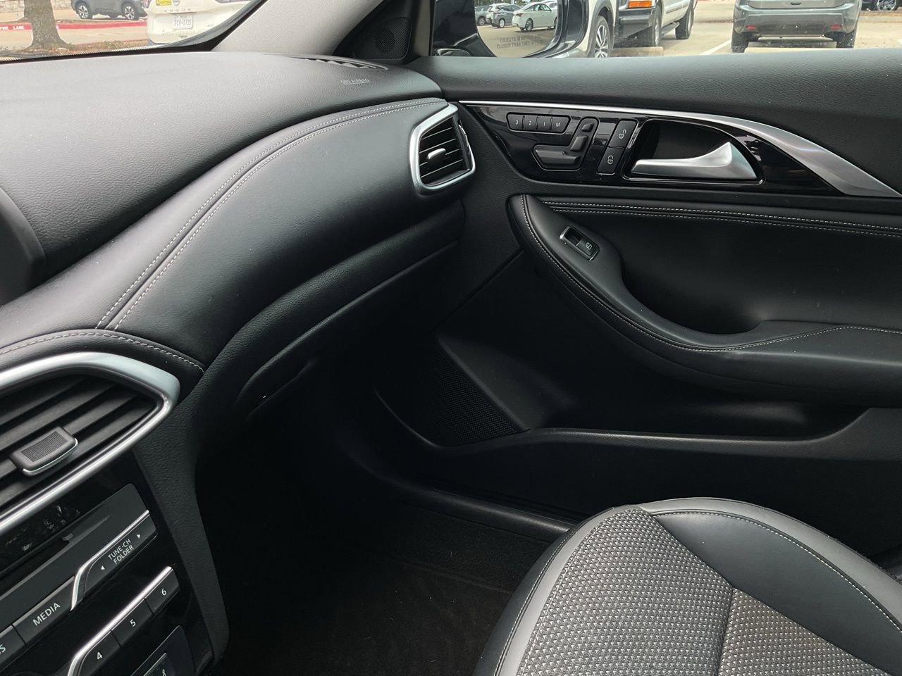 Used 2018 INFINITI QX30 image 39