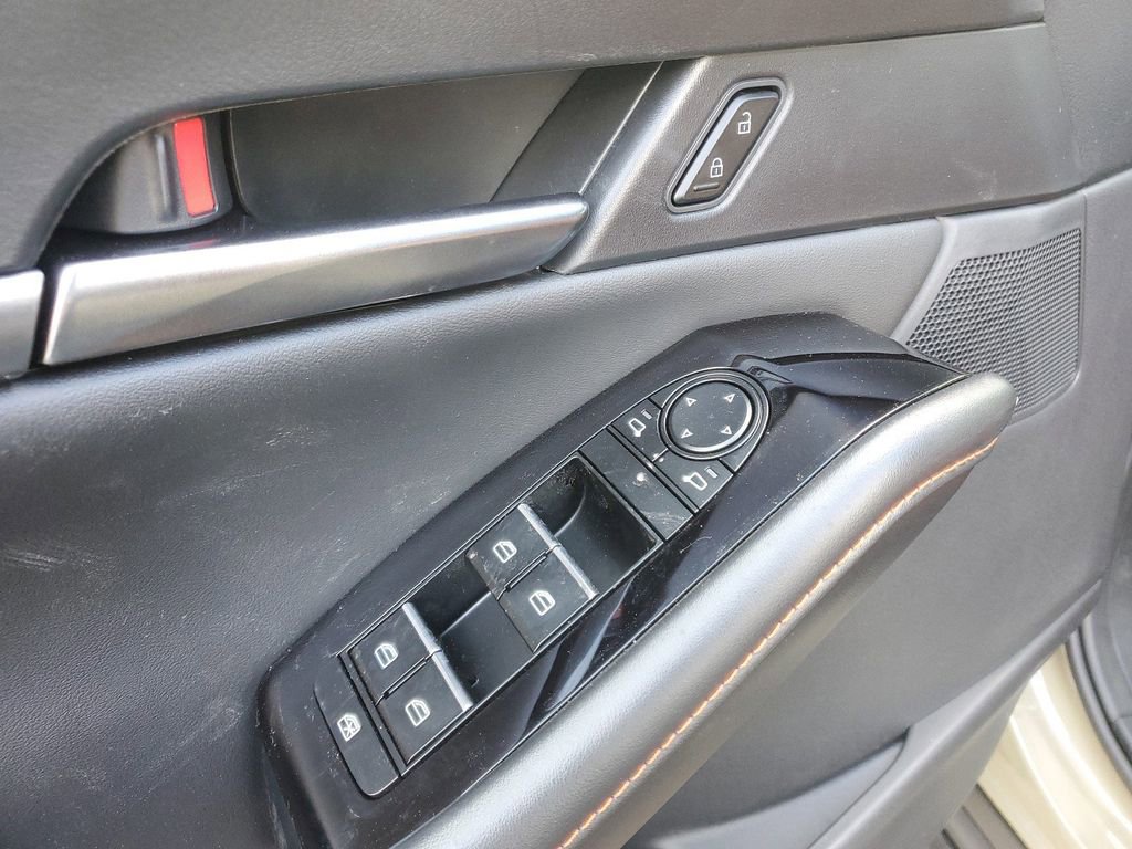 Used 2025 MAZDA CX-30 Carbon image 13