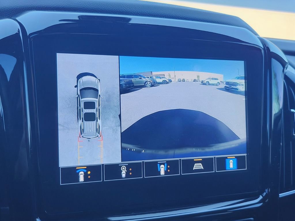 Used 2023 Chevrolet Traverse RS image 21