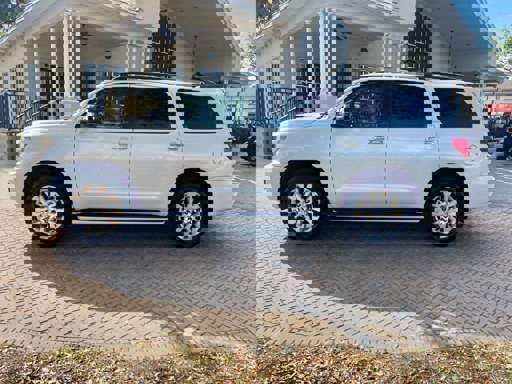 Used 2014 Toyota Sequoia Platinum RWD image 2