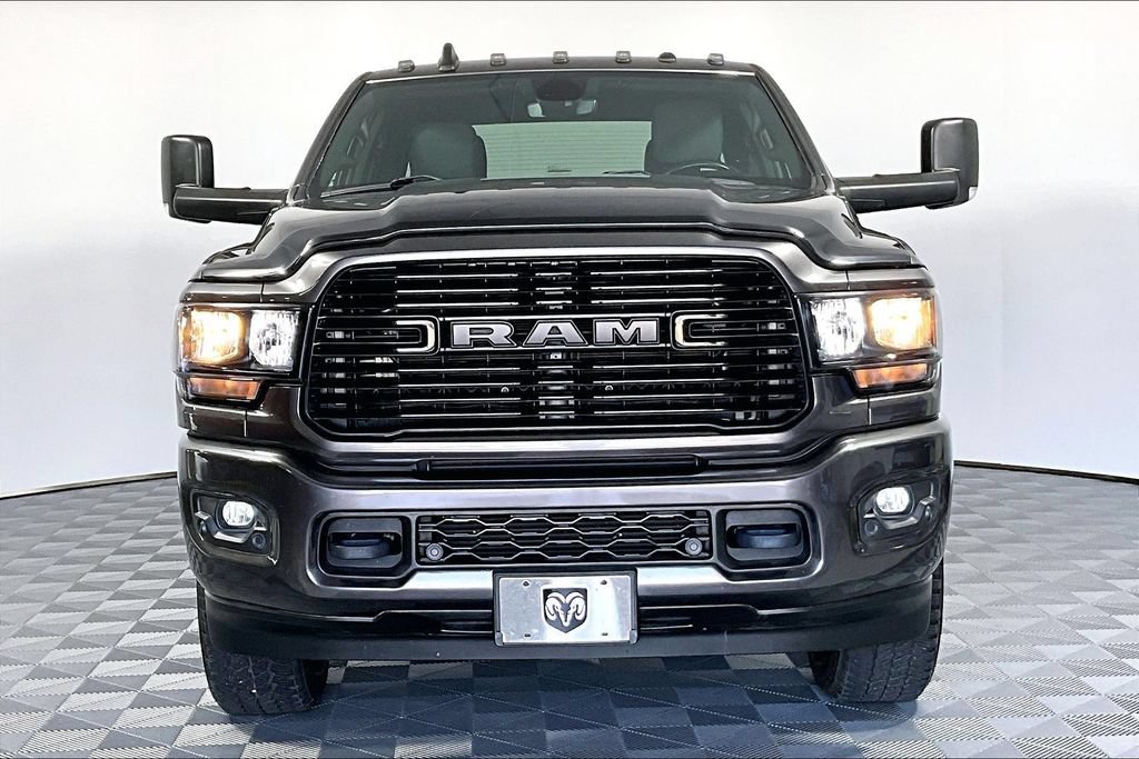 Used 2021 RAM 3500 Big Horn w/ Night Edition AWD/4WD image 3