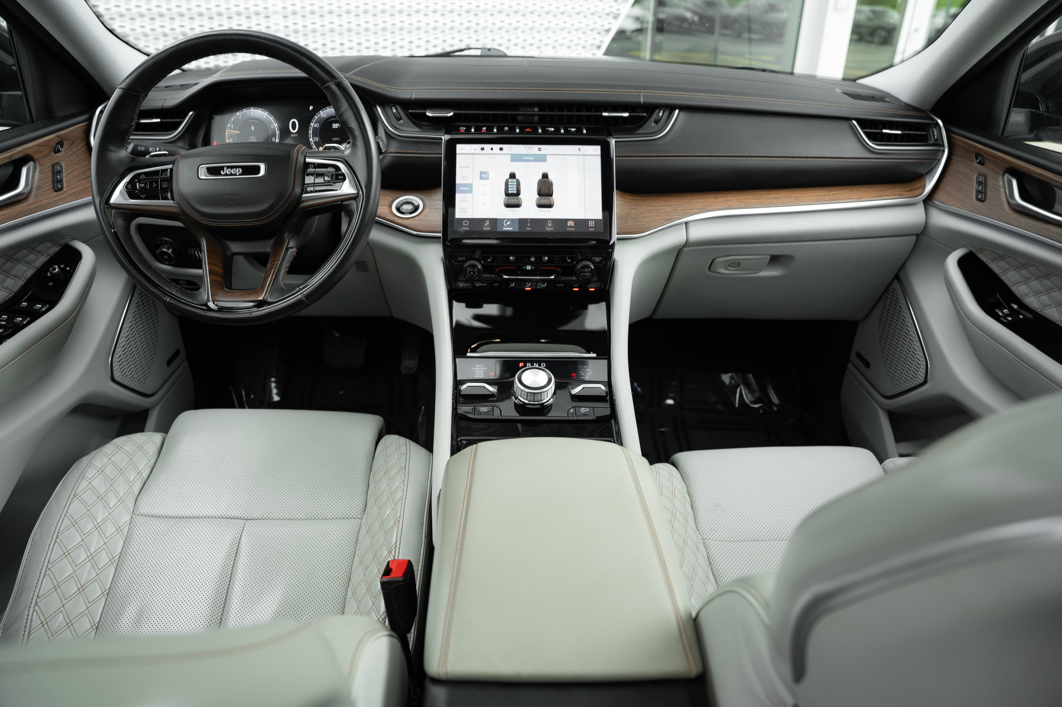 Used 2021 Jeep Grand Cherokee L Summit w/ Luxury Tech Group V AWD/4WD image 8