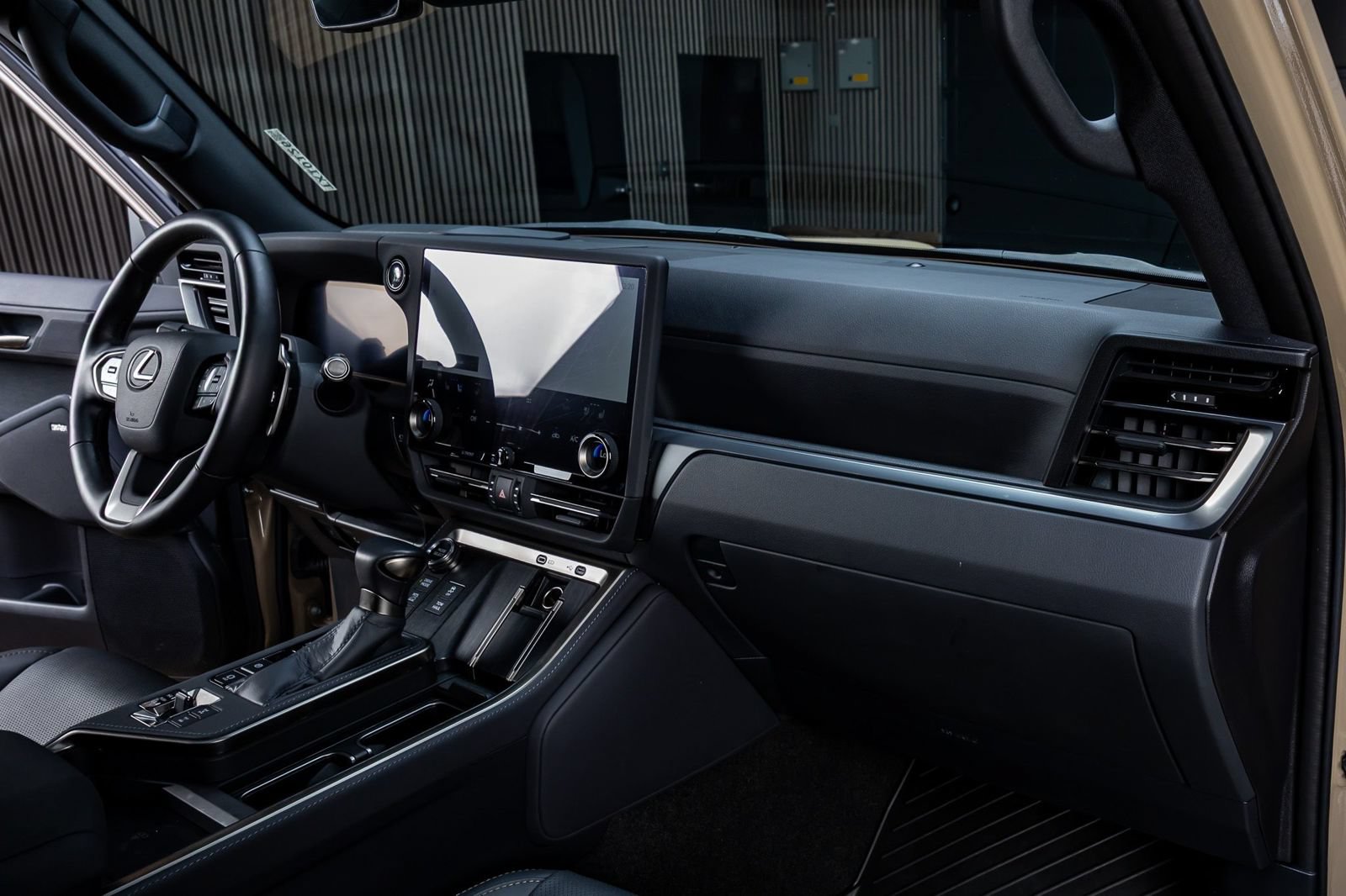 Used 2025 Lexus GX 550 AWD/4WD image 18