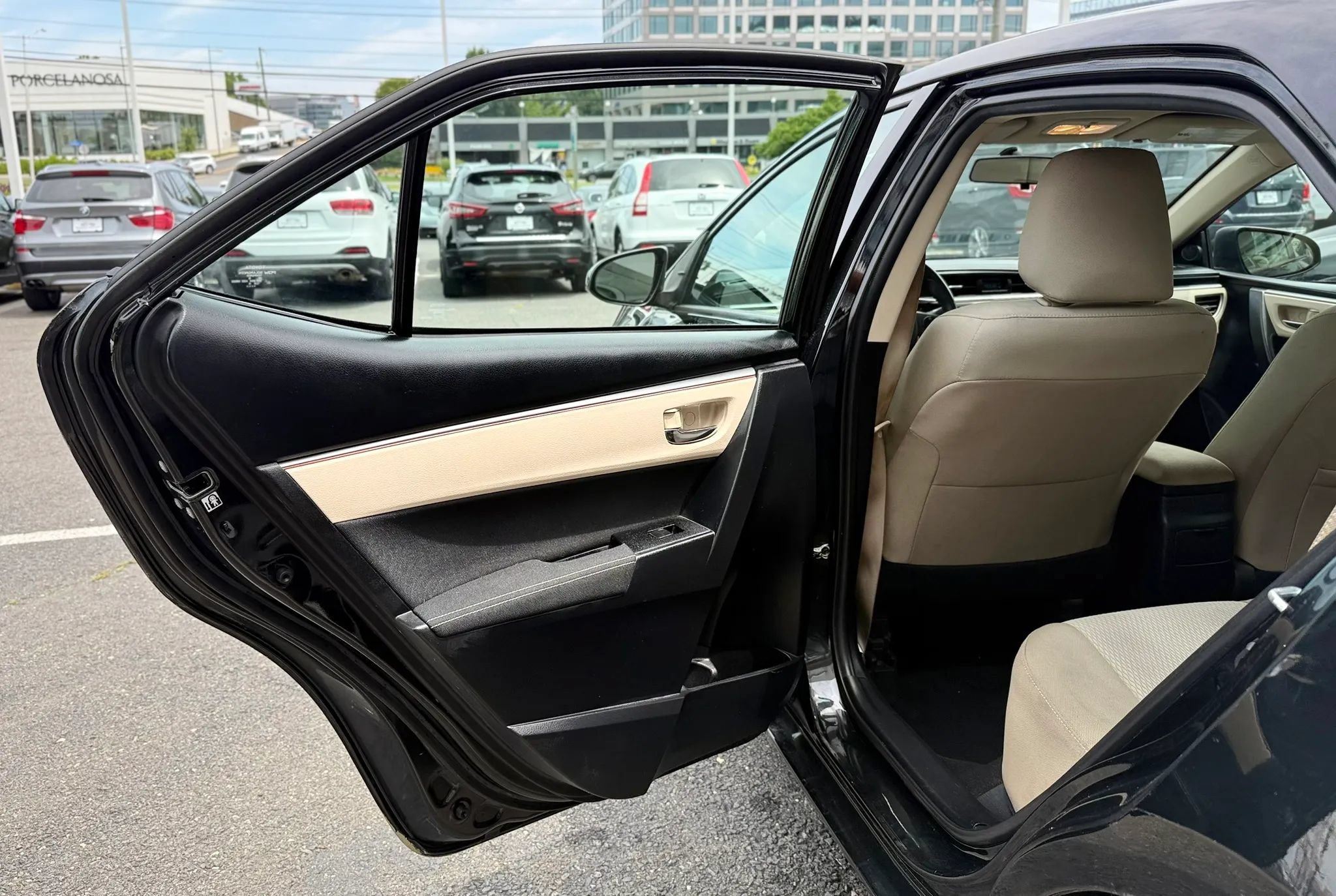 Used 2016 Toyota Corolla LE FWD image 24