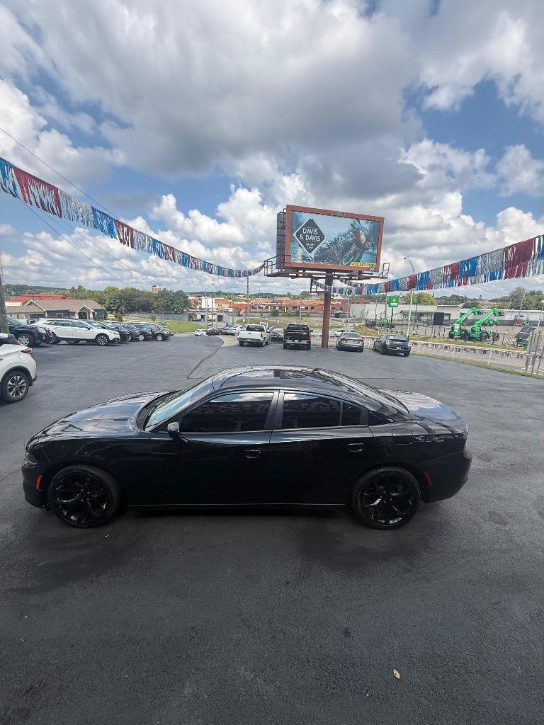 Used 2020 Dodge Charger SXT RWD image 5