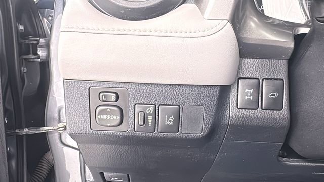 Used 2018 Toyota RAV4 XLE image 32