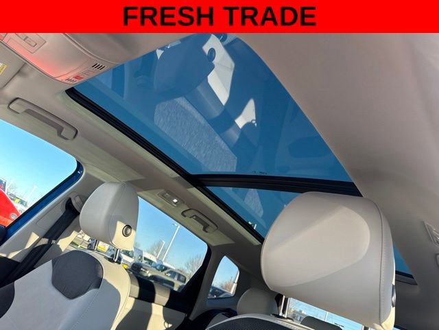 Used 2025 Volkswagen Taos SE AWD/4WD image 8