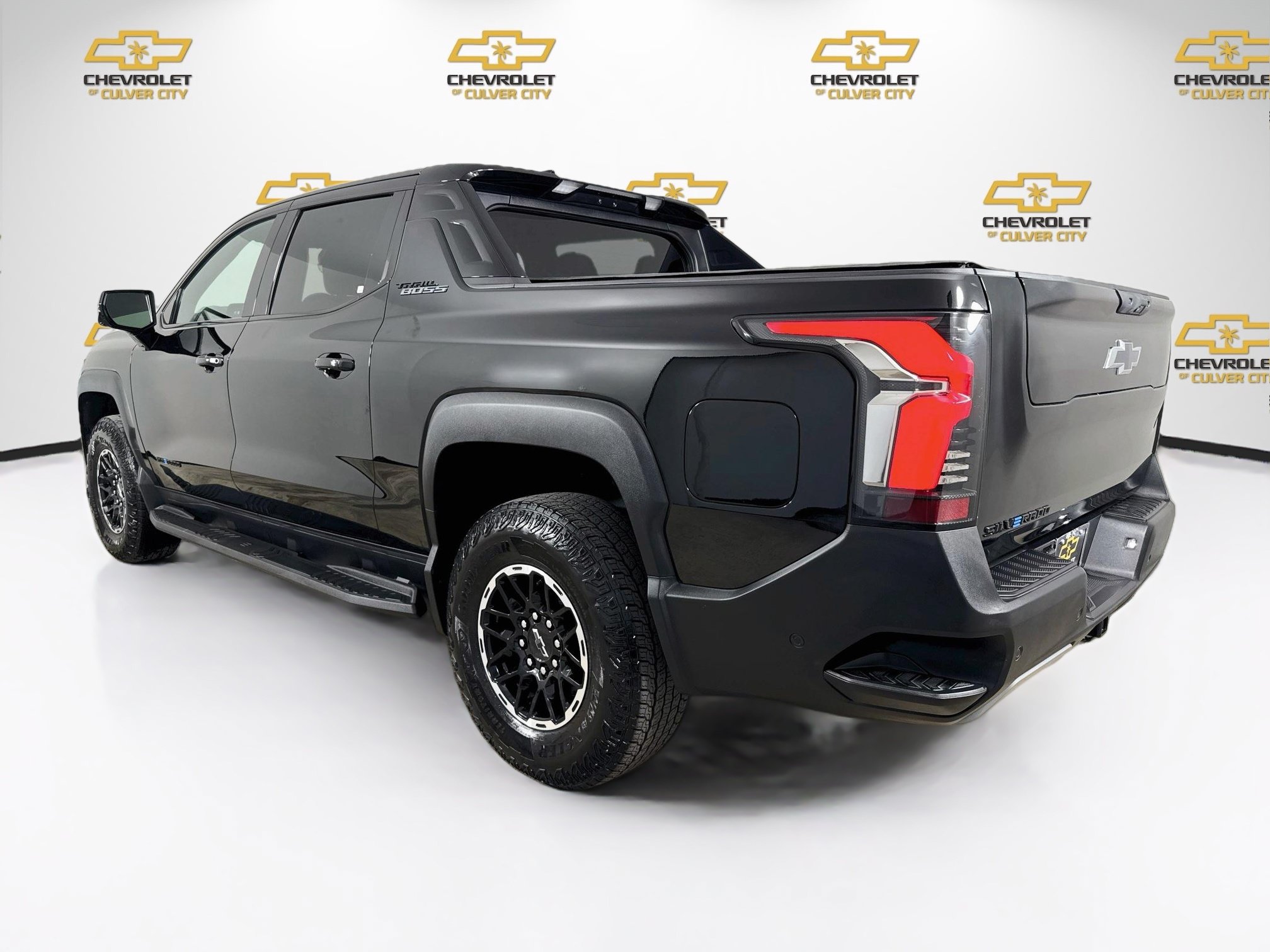 Used 2026 Chevrolet Silverado EV Trail Boss AWD/4WD image 6