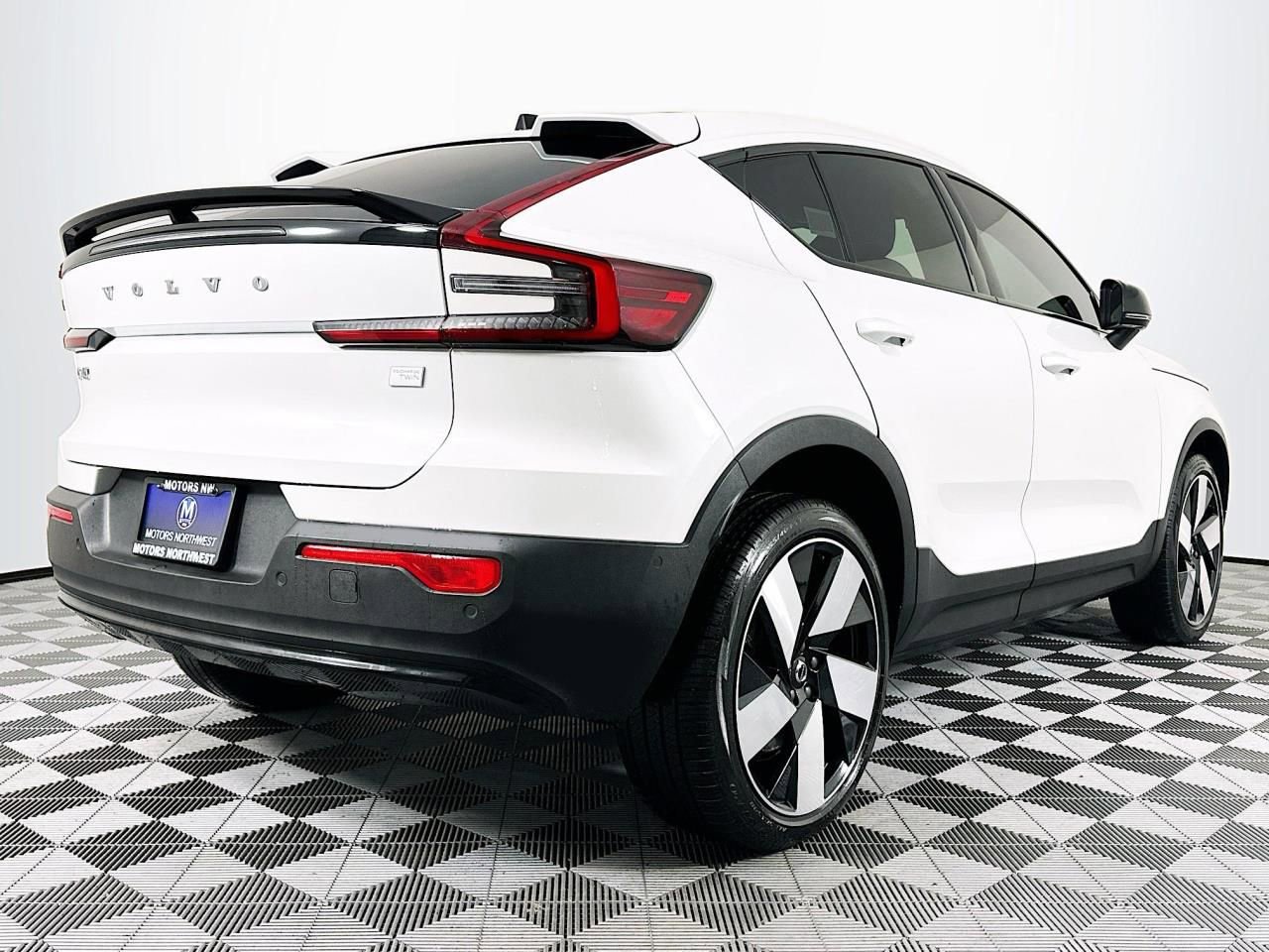 Used 2023 Volvo C40 P8 Recharge Ultimate image 8