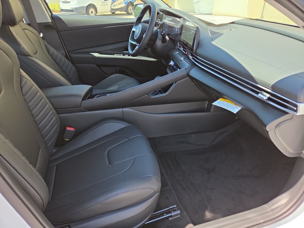 New 2026 Hyundai Elantra Limited FWD image 34