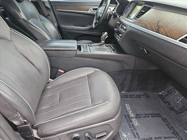 Used 2015 Hyundai Genesis 5.0 RWD image 21