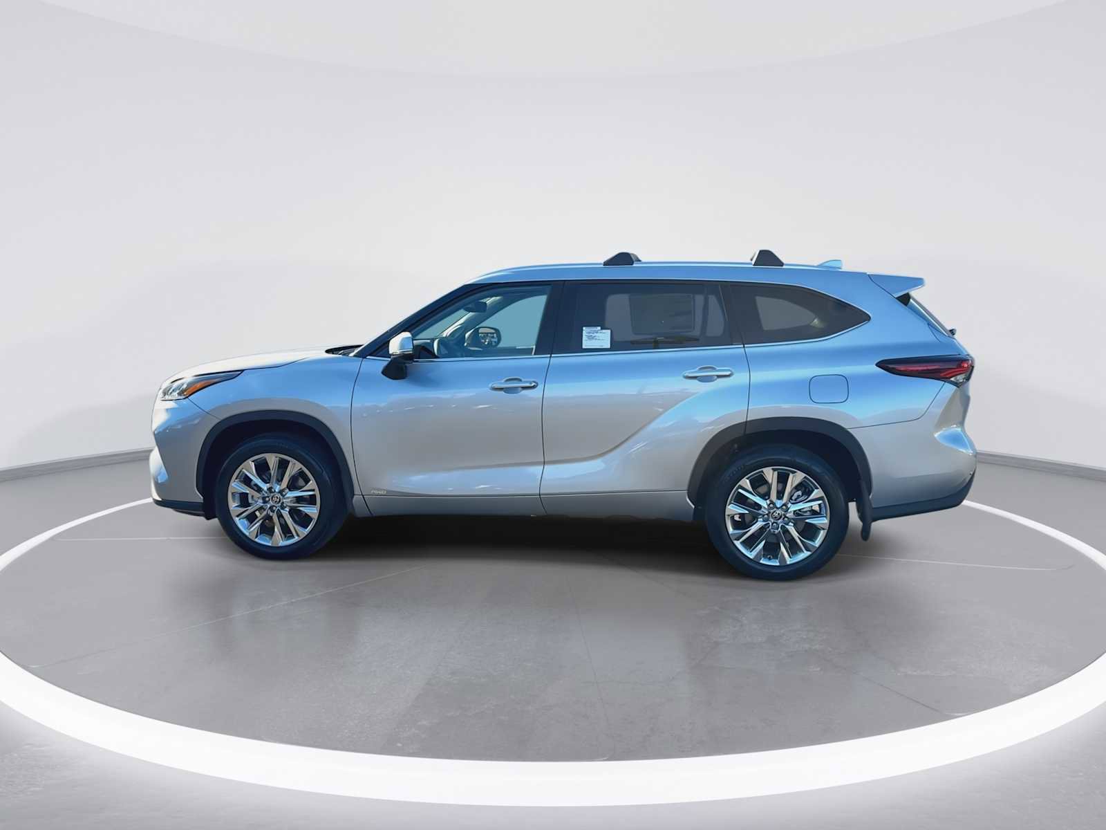 New 2025 Toyota Highlander Limited image 5