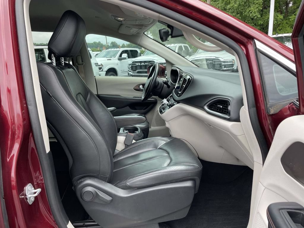 Certified 2017 Chrysler Pacifica Touring-L FWD image 15